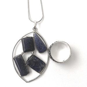 Beautiful 4 stone 1 1/2 in Lapis Lazuli pendant on a chain and spin ring size 6